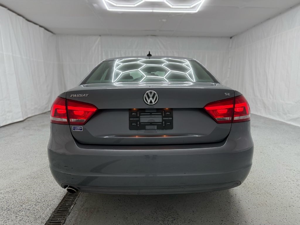 2012 Volkswagen Passat SE photo 4