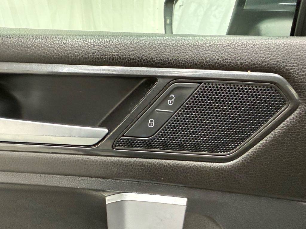 2018 Volkswagen Tiguan SE photo 11