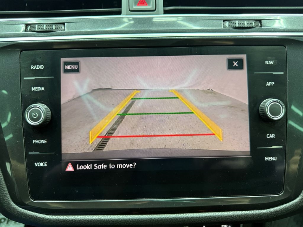 2018 Volkswagen Tiguan SE photo 18