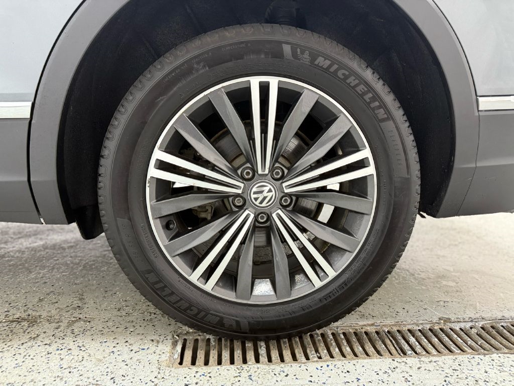 2018 Volkswagen Tiguan SE photo 28