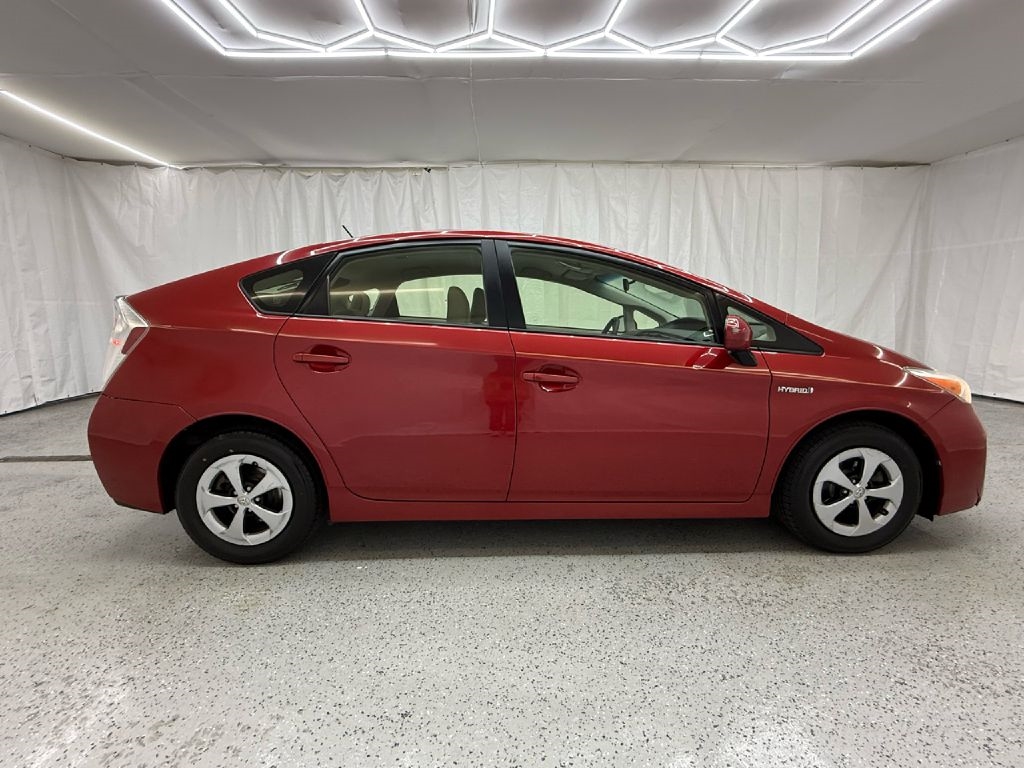 2013 Toyota Prius Three photo 2