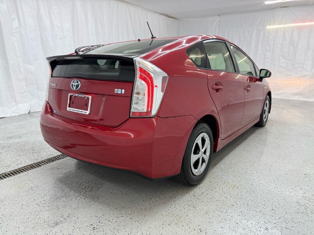2013 Toyota Prius Three photo 3