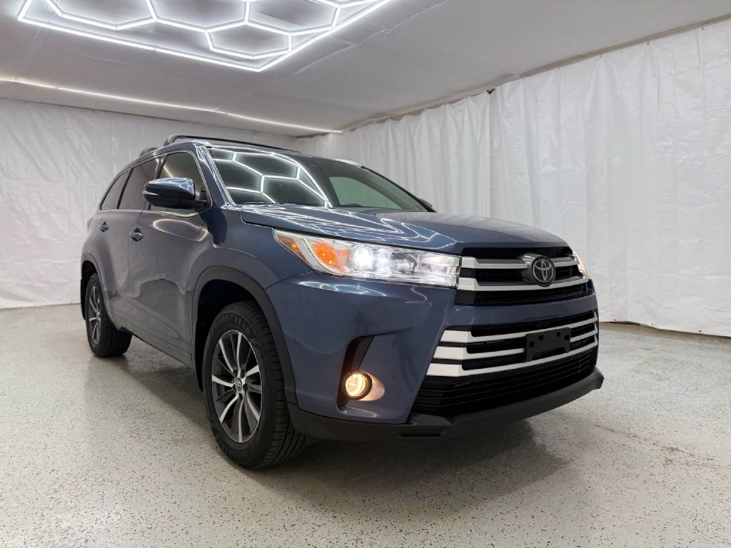 Toyota Highlander SE AWD V6 2017 Toyota Highlander SE AWD V6 2017