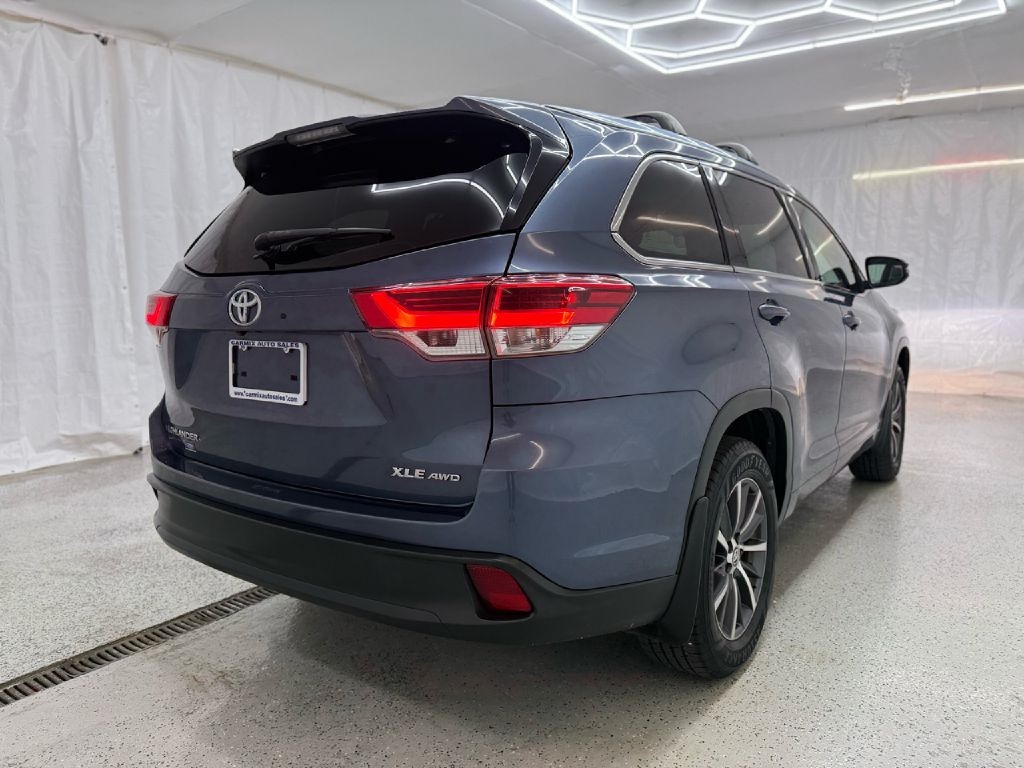 Toyota Highlander SE AWD V6 2017 Toyota Highlander SE AWD V6 2017