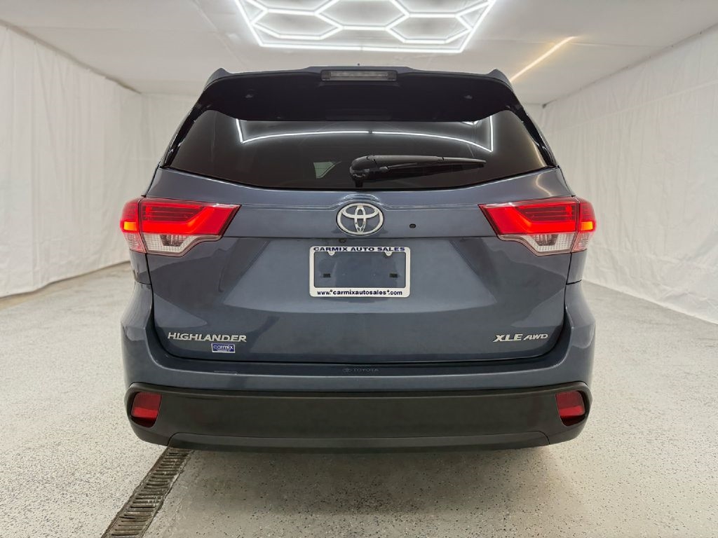 Toyota Highlander SE AWD V6 2017 Toyota Highlander SE AWD V6 2017