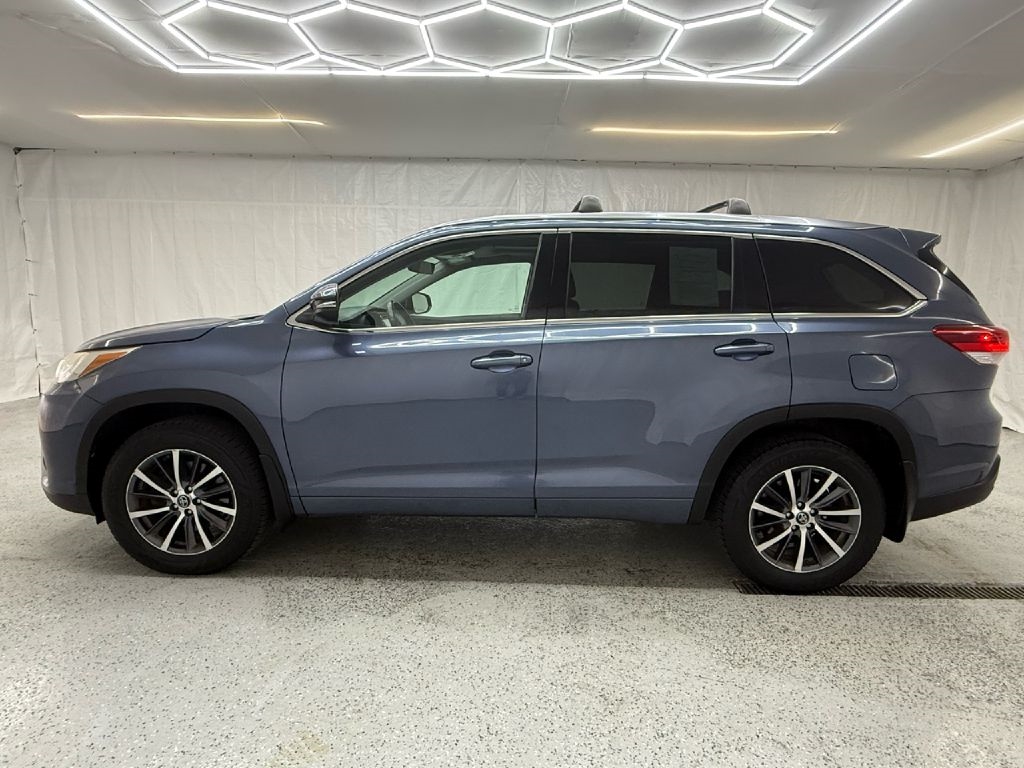 Toyota Highlander SE AWD V6 2017 Toyota Highlander SE AWD V6 2017