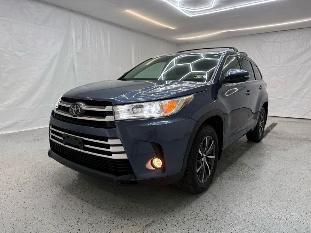 Toyota Highlander SE AWD V6 2017 Toyota Highlander SE AWD V6 2017