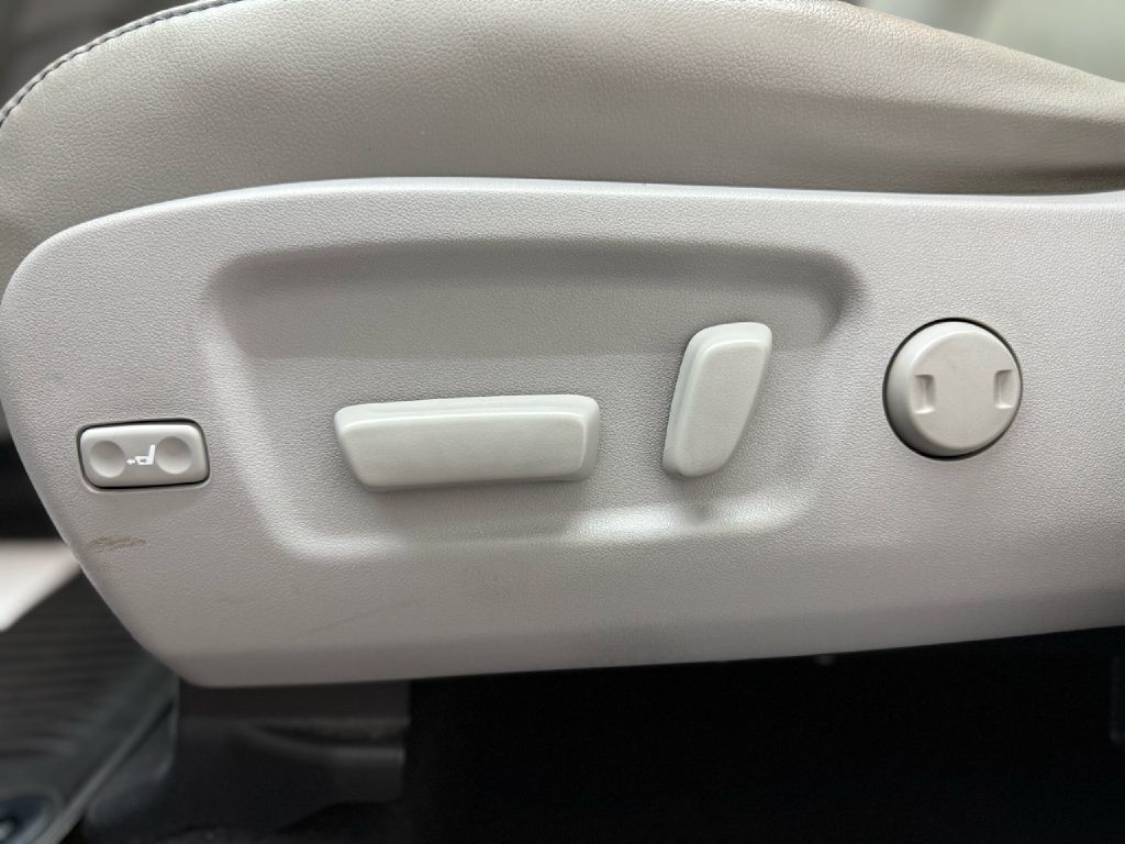 Toyota Highlander SE AWD V6 2017 Toyota Highlander SE AWD V6 2017