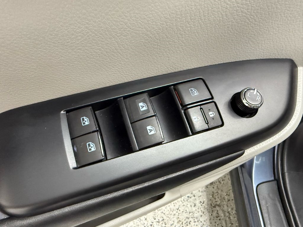 Toyota Highlander SE AWD V6 2017 Toyota Highlander SE AWD V6 2017