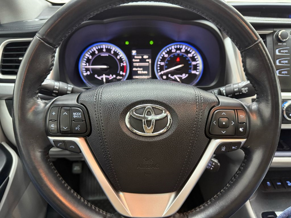 Toyota Highlander SE AWD V6 2017 Toyota Highlander SE AWD V6 2017