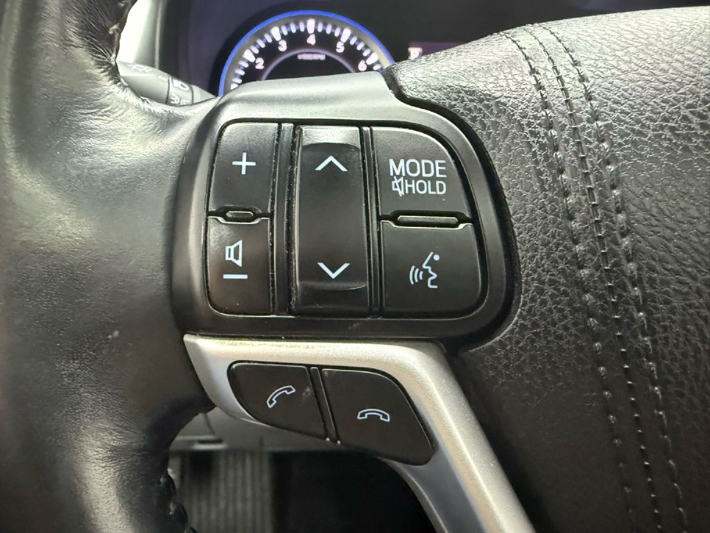 Toyota Highlander SE AWD V6 2017 Toyota Highlander SE AWD V6 2017