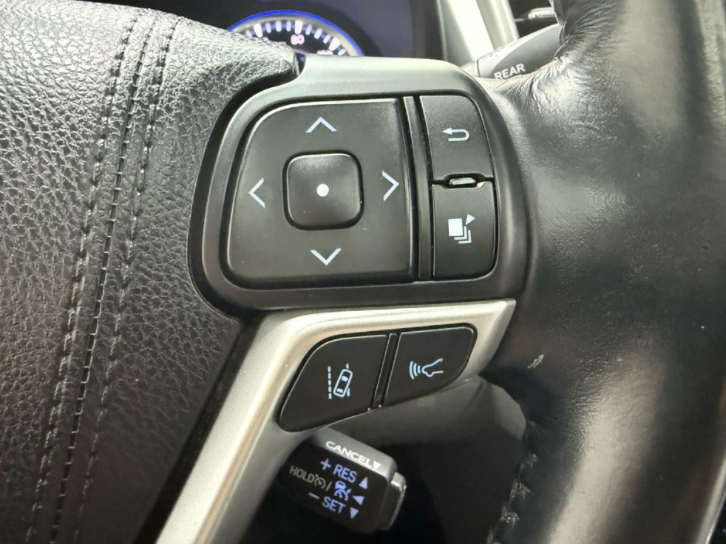 Toyota Highlander SE AWD V6 2017 Toyota Highlander SE AWD V6 2017