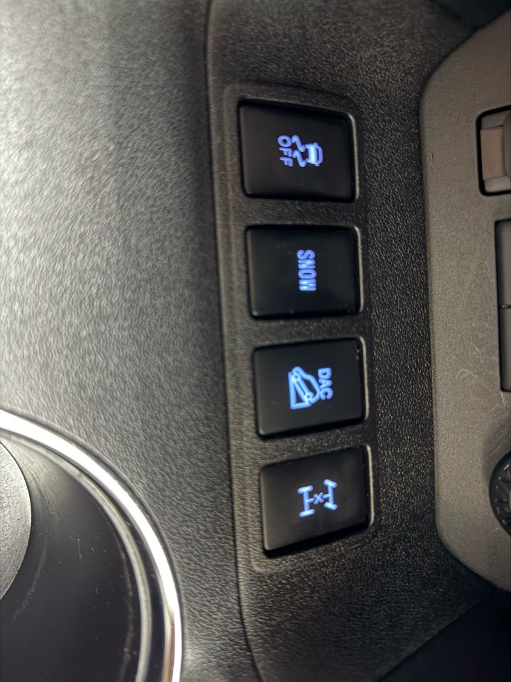 Toyota Highlander SE AWD V6 2017 Toyota Highlander SE AWD V6 2017