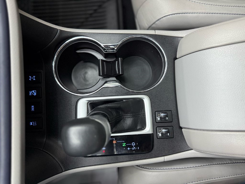 Toyota Highlander SE AWD V6 2017 Toyota Highlander SE AWD V6 2017