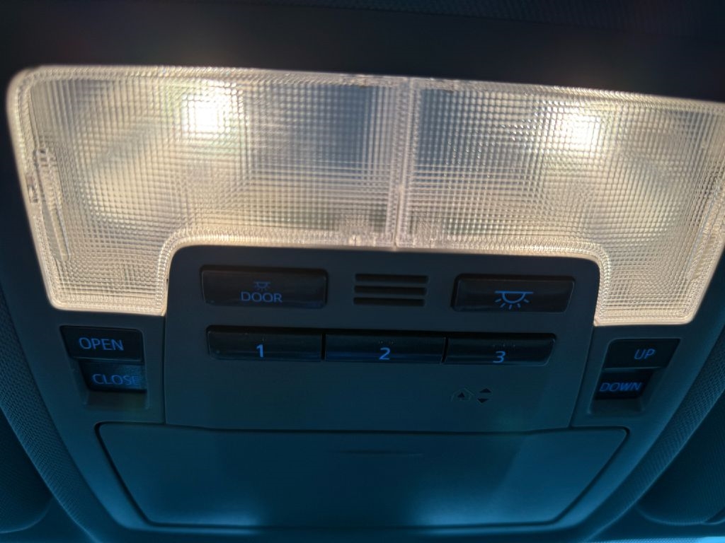 Toyota Highlander SE AWD V6 2017 Toyota Highlander SE AWD V6 2017