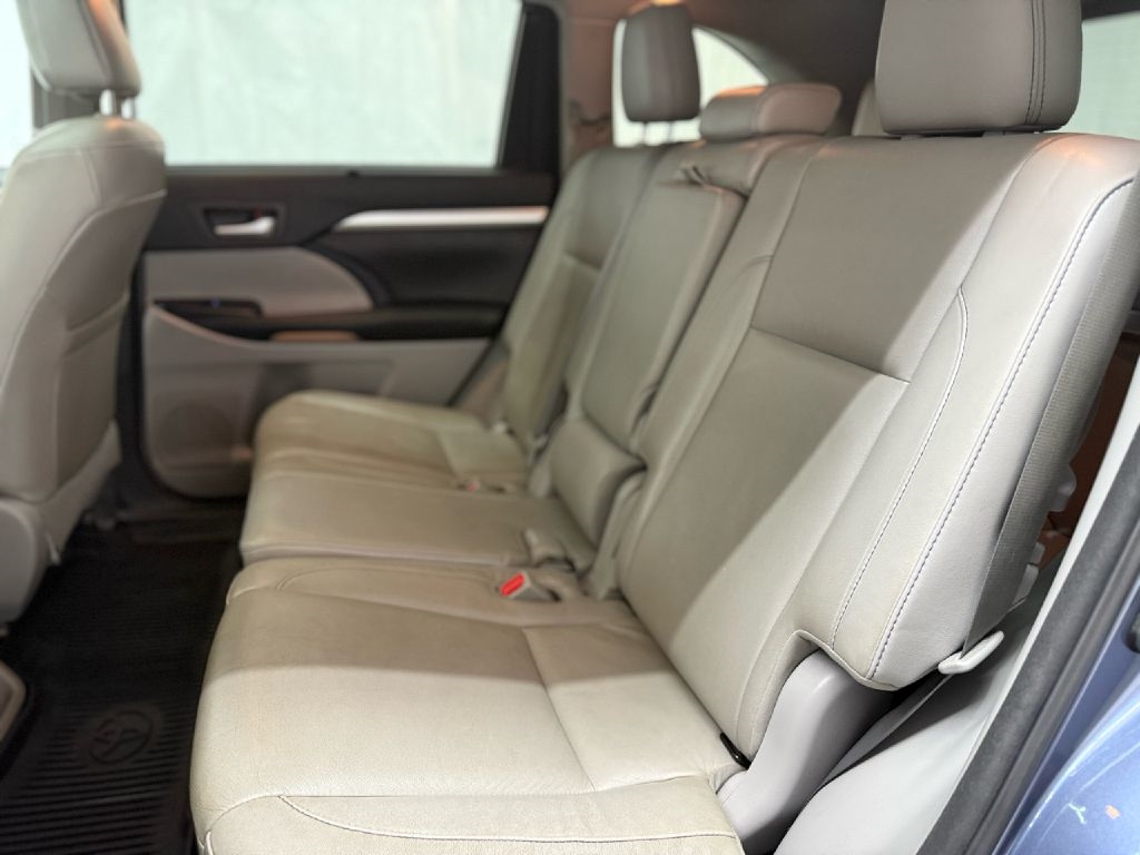 Toyota Highlander SE AWD V6 2017 Toyota Highlander SE AWD V6 2017