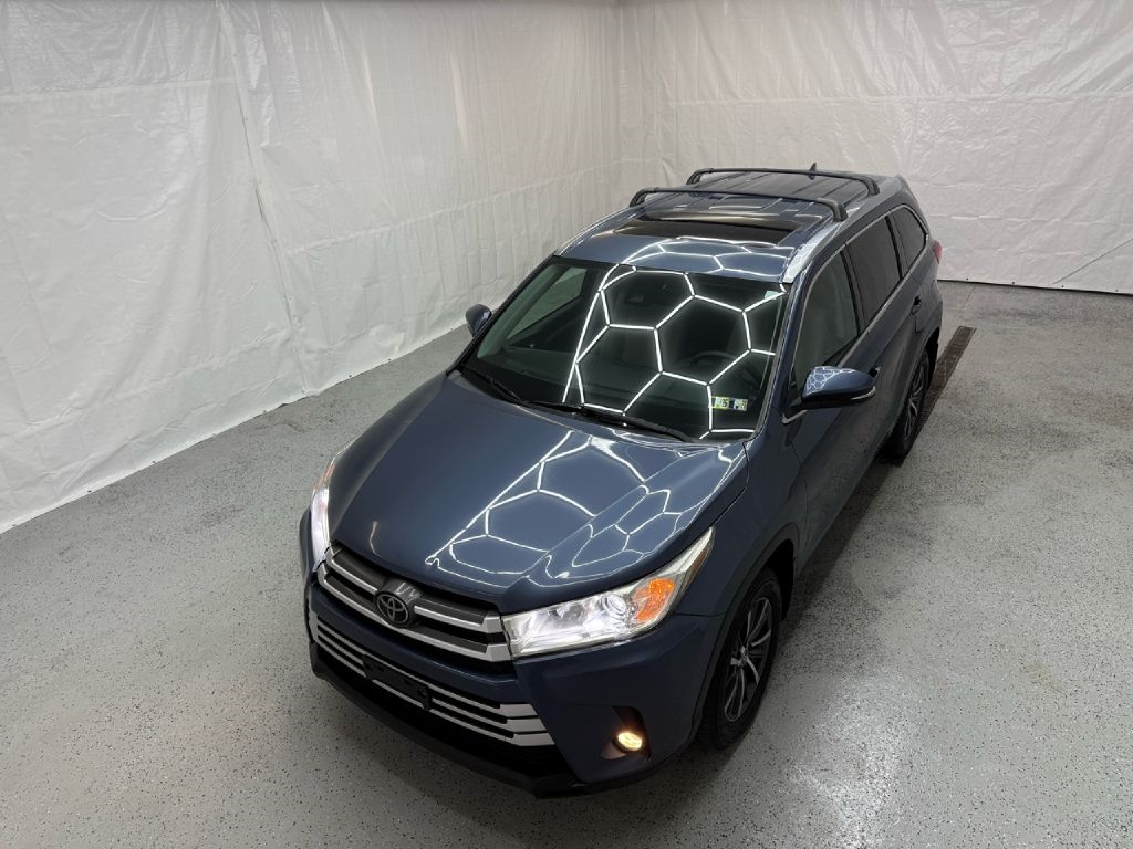 Toyota Highlander SE AWD V6 2017 Toyota Highlander SE AWD V6 2017