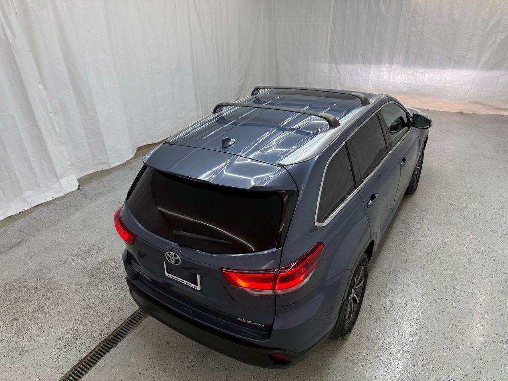 Toyota Highlander SE AWD V6 2017 Toyota Highlander SE AWD V6 2017