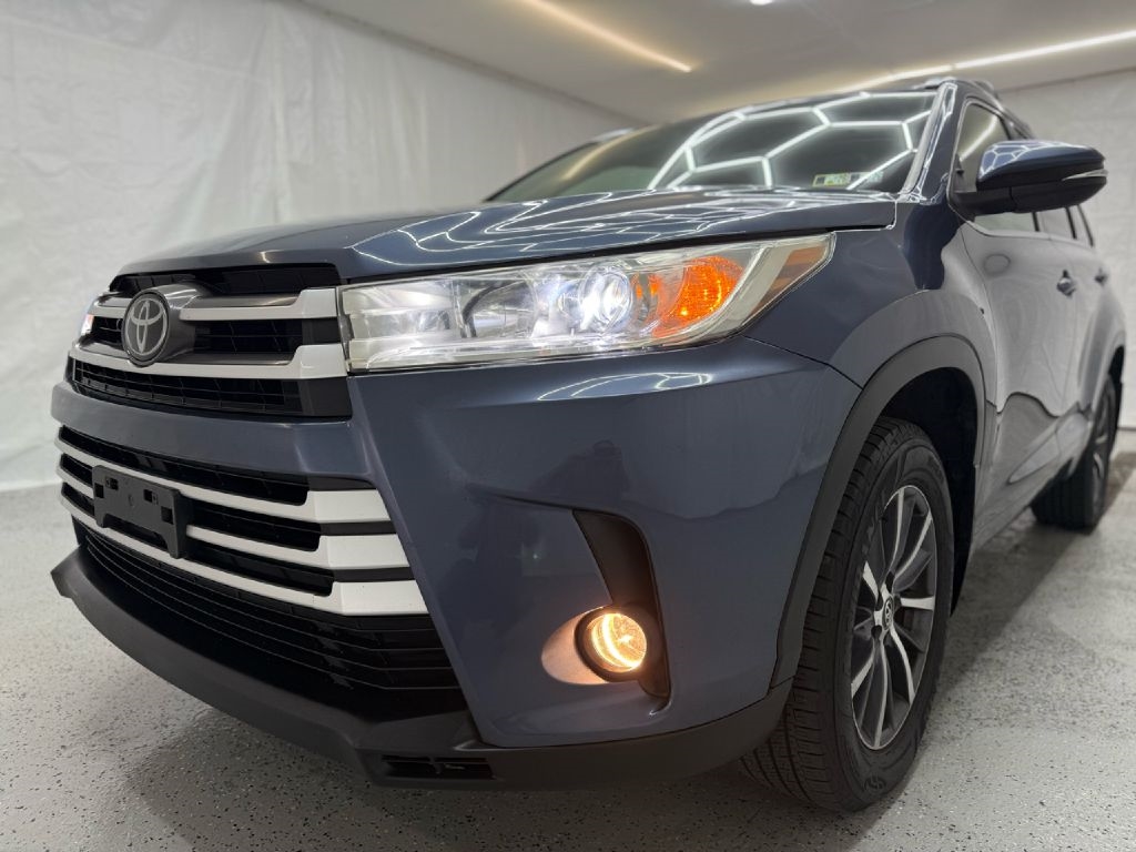 Toyota Highlander SE AWD V6 2017 Toyota Highlander SE AWD V6 2017