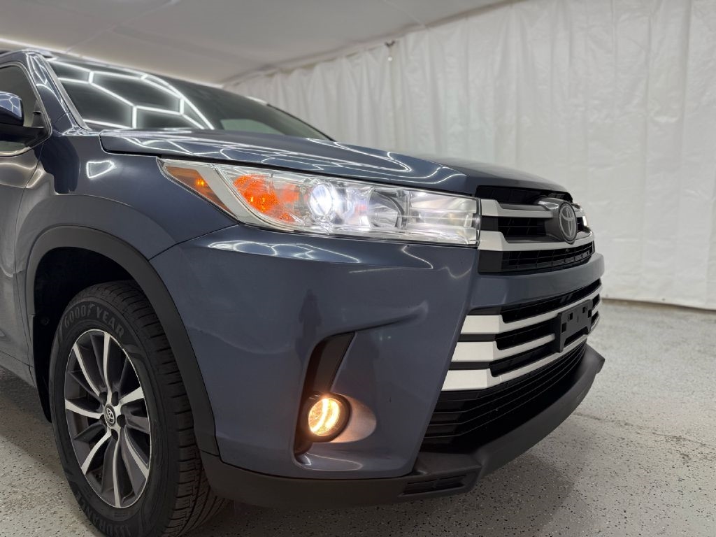 Toyota Highlander SE AWD V6 2017 Toyota Highlander SE AWD V6 2017