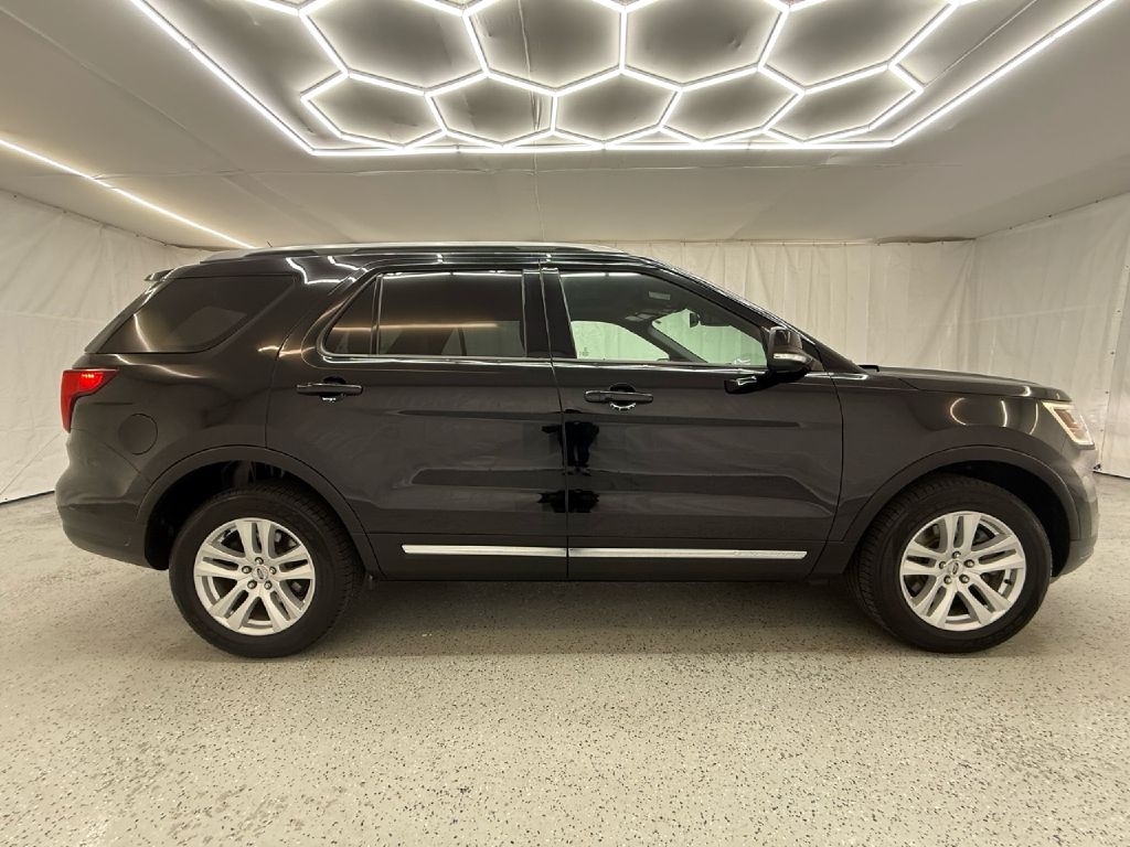 2018 Ford Explorer XLT photo 2