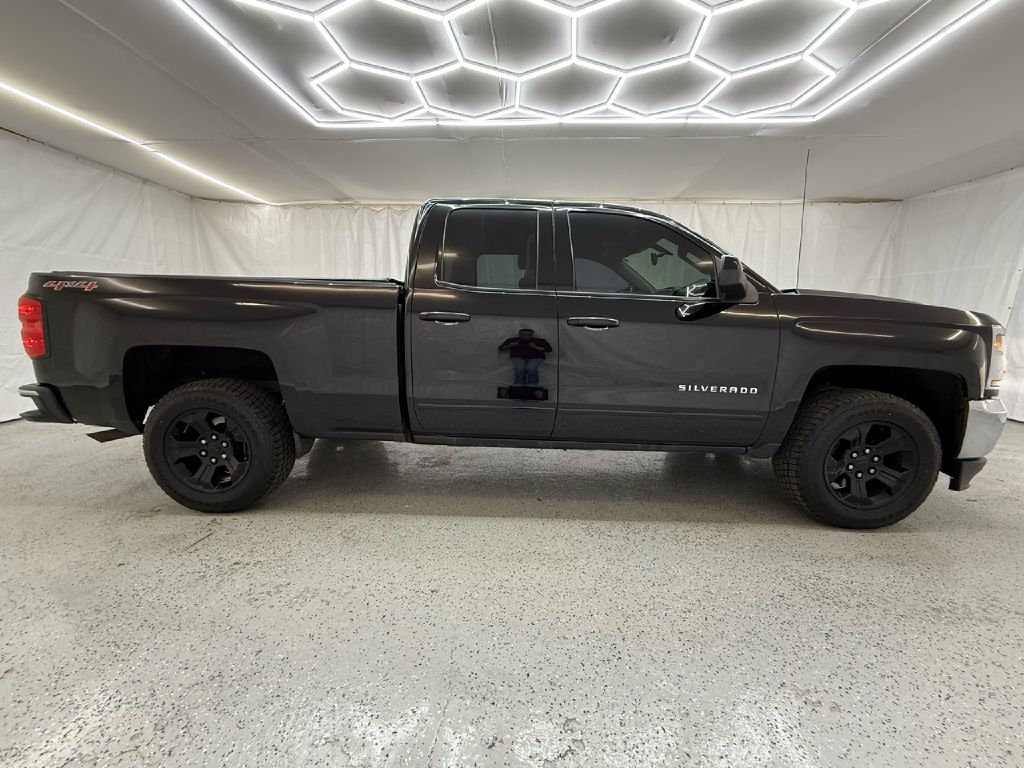 2016 Chevrolet Silverado 1500 LT photo 2
