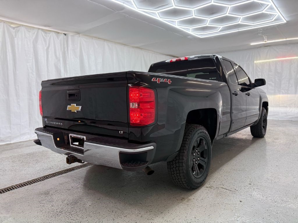 2016 Chevrolet Silverado 1500 LT photo 3