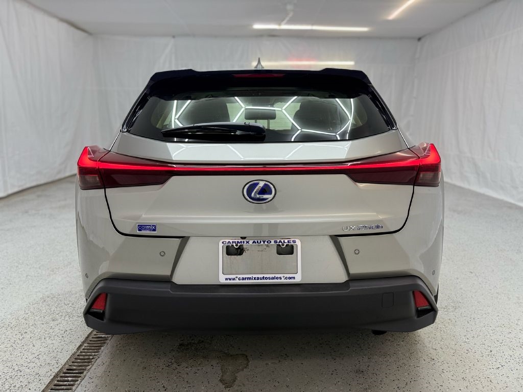 2022 Lexus UX 250h Premium photo 4
