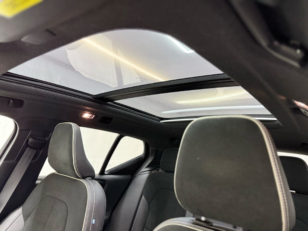 Volvo XC40 T5 R-Design AWD 2022