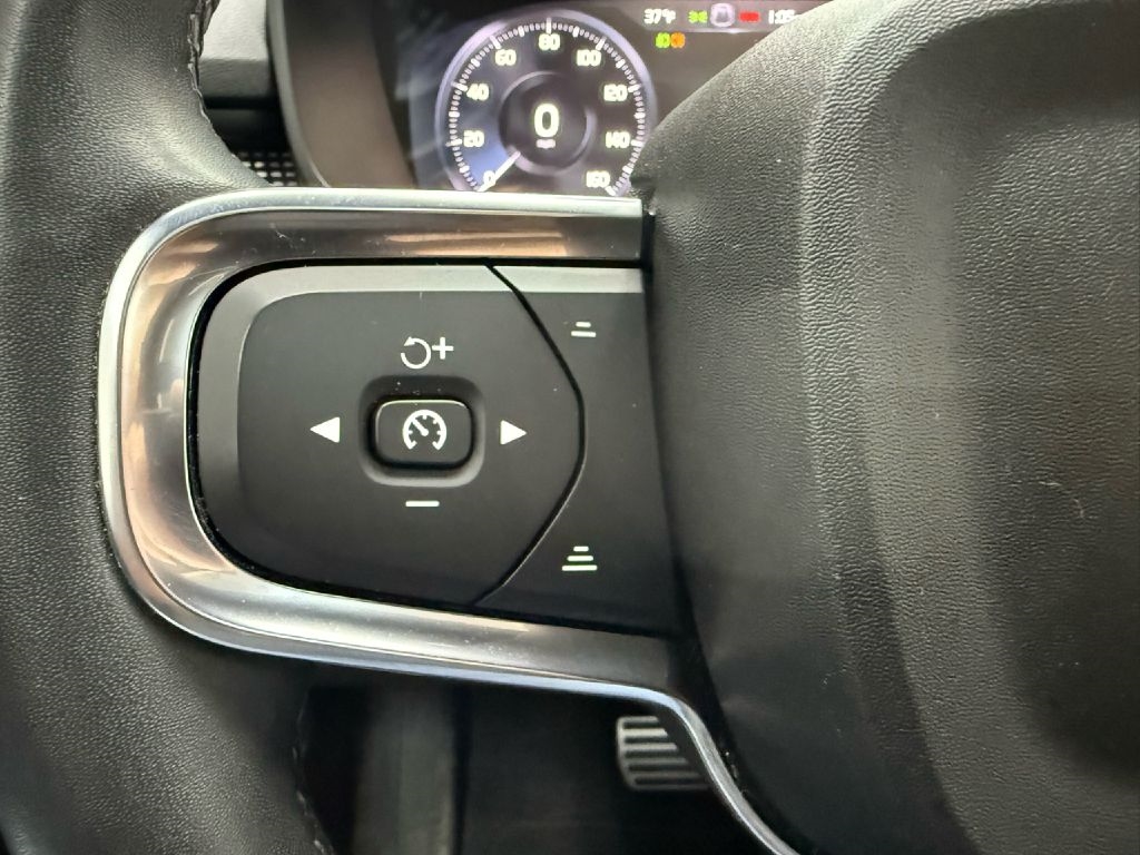 Volvo XC40 T5 R-Design AWD 2022