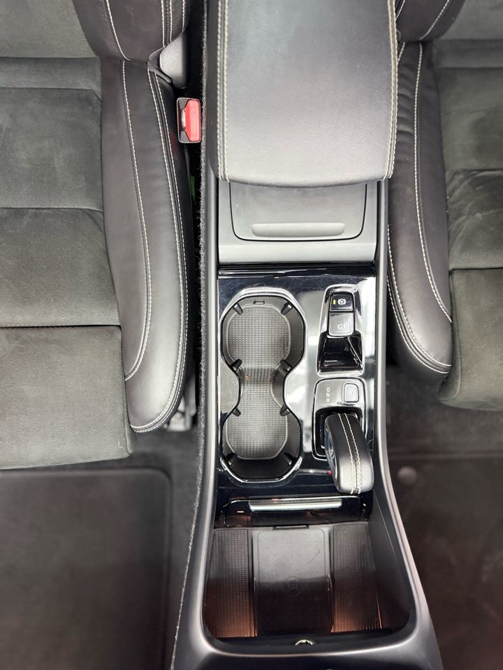 Volvo XC40 T5 R-Design AWD 2022