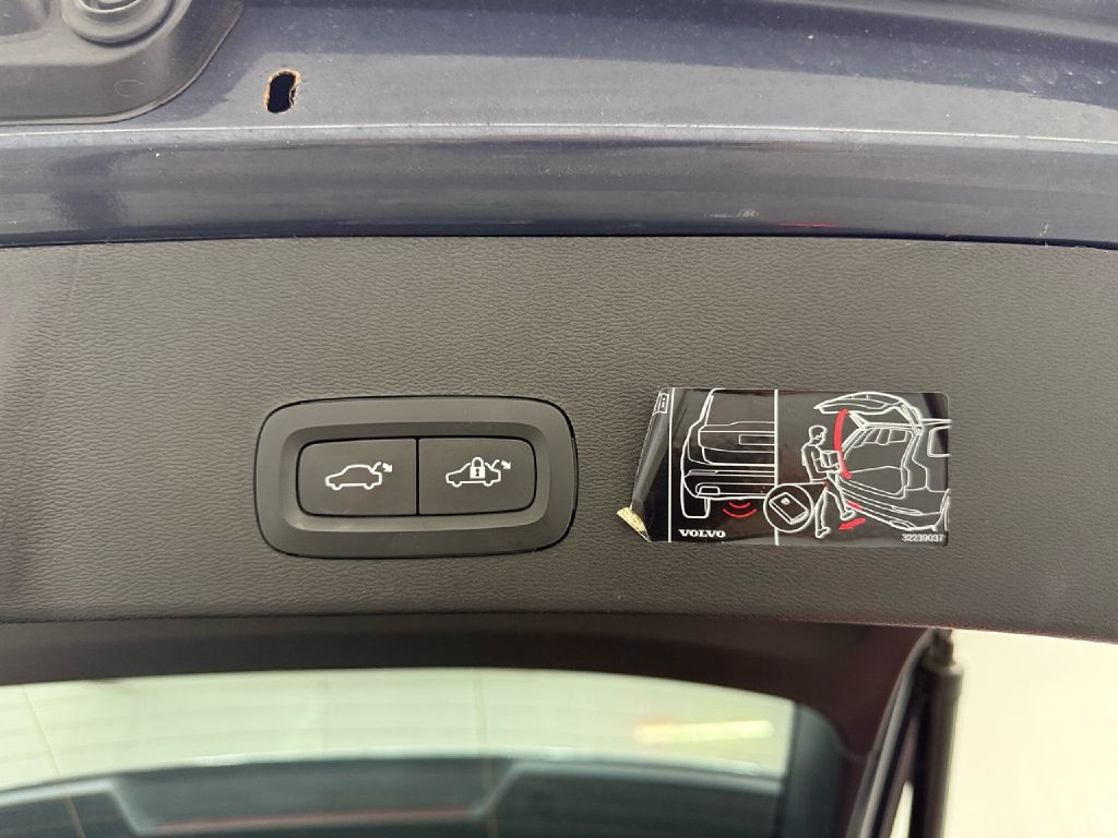 Volvo XC40 T5 R-Design AWD 2022