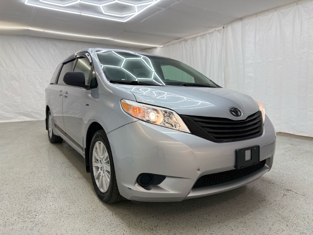 2017 Toyota Sienna LE 7-Passenger AWD