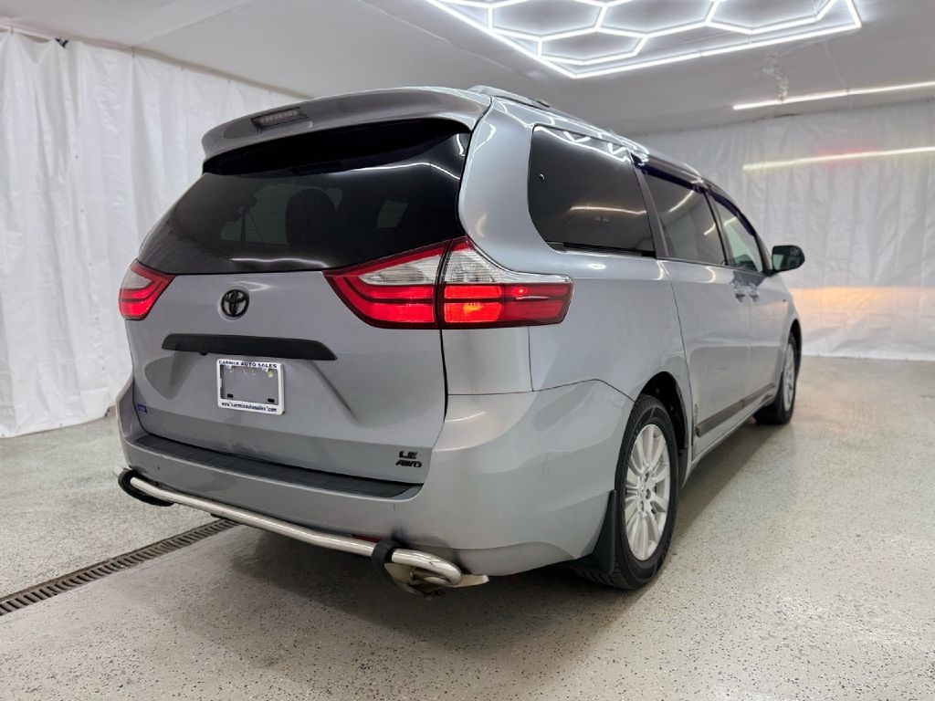 Toyota Sienna LE 7-Passenger AWD 2017