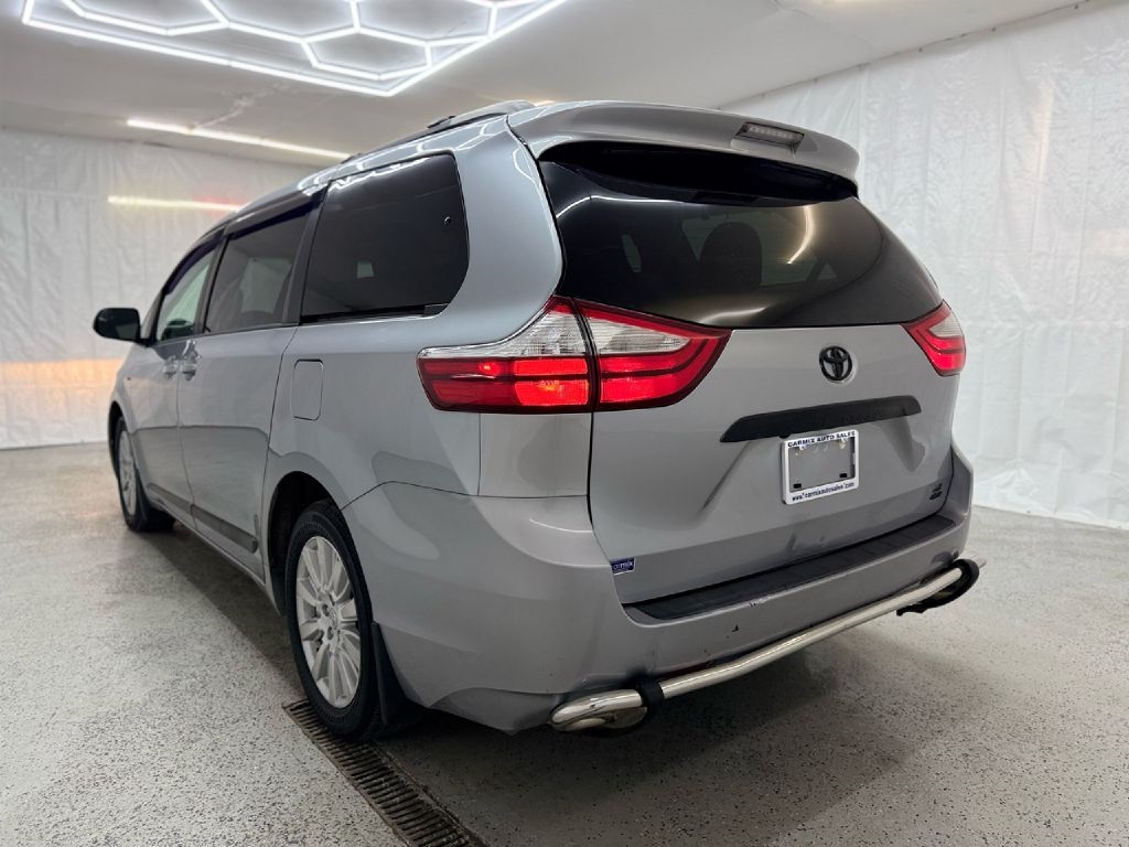 Toyota Sienna LE 7-Passenger AWD 2017
