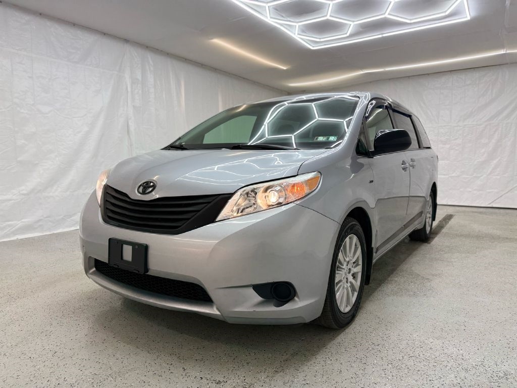 Toyota Sienna LE 7-Passenger AWD 2017