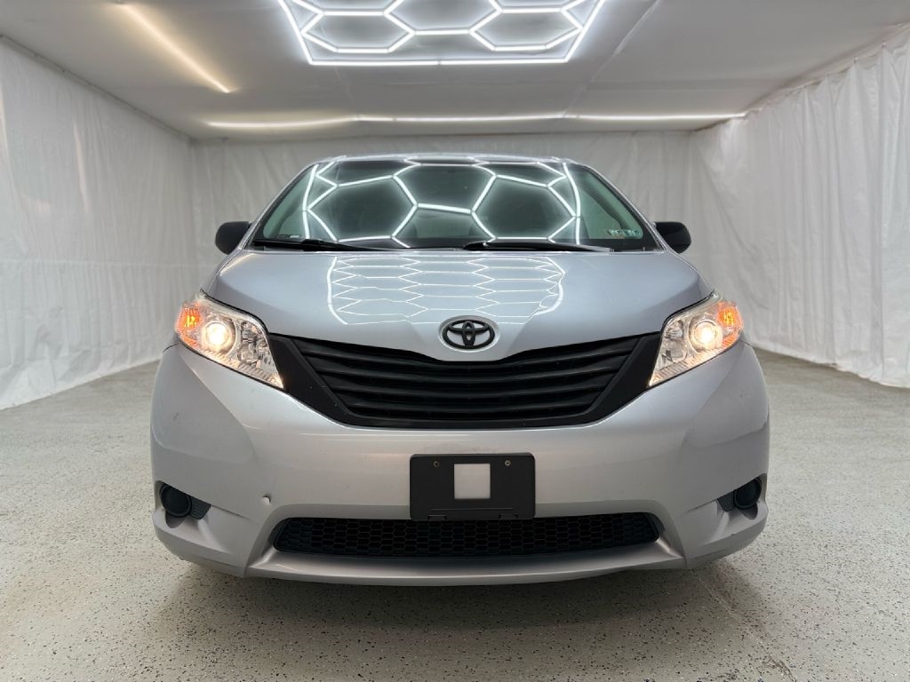 Toyota Sienna LE 7-Passenger AWD 2017
