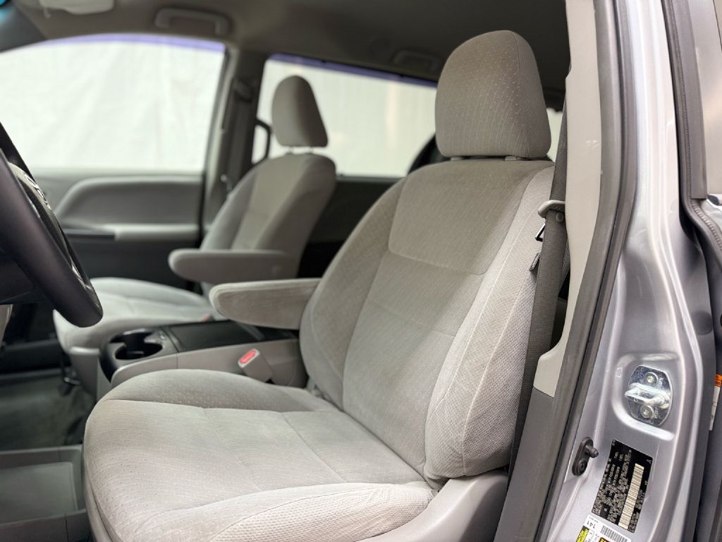 Toyota Sienna LE 7-Passenger AWD 2017