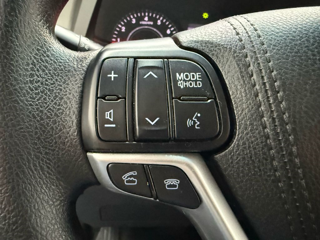 Toyota Sienna LE 7-Passenger AWD 2017