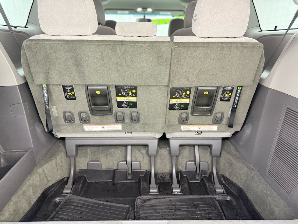 Toyota Sienna LE 7-Passenger AWD 2017