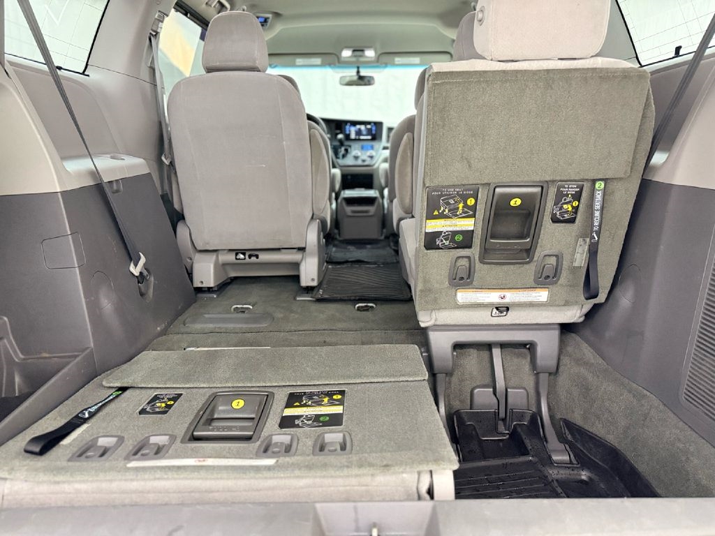 Toyota Sienna LE 7-Passenger AWD 2017