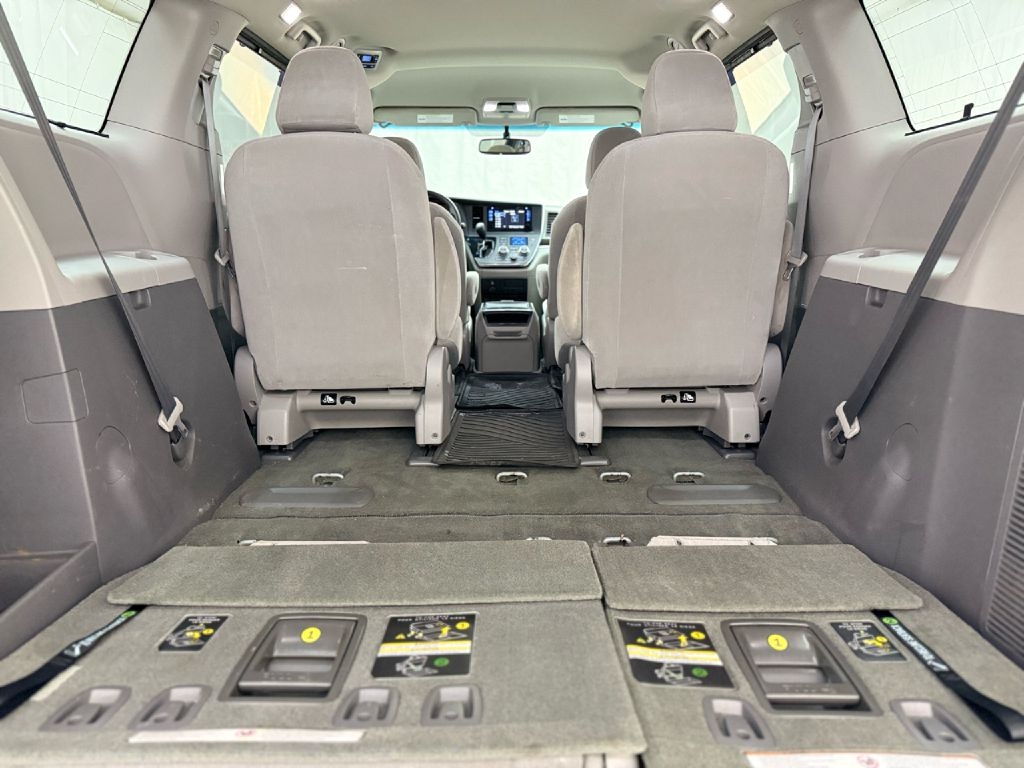 Toyota Sienna LE 7-Passenger AWD 2017