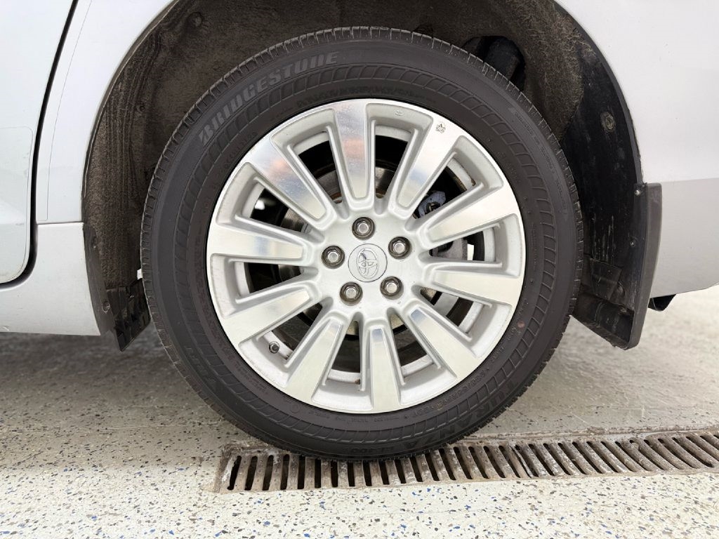 Toyota Sienna LE 7-Passenger AWD 2017