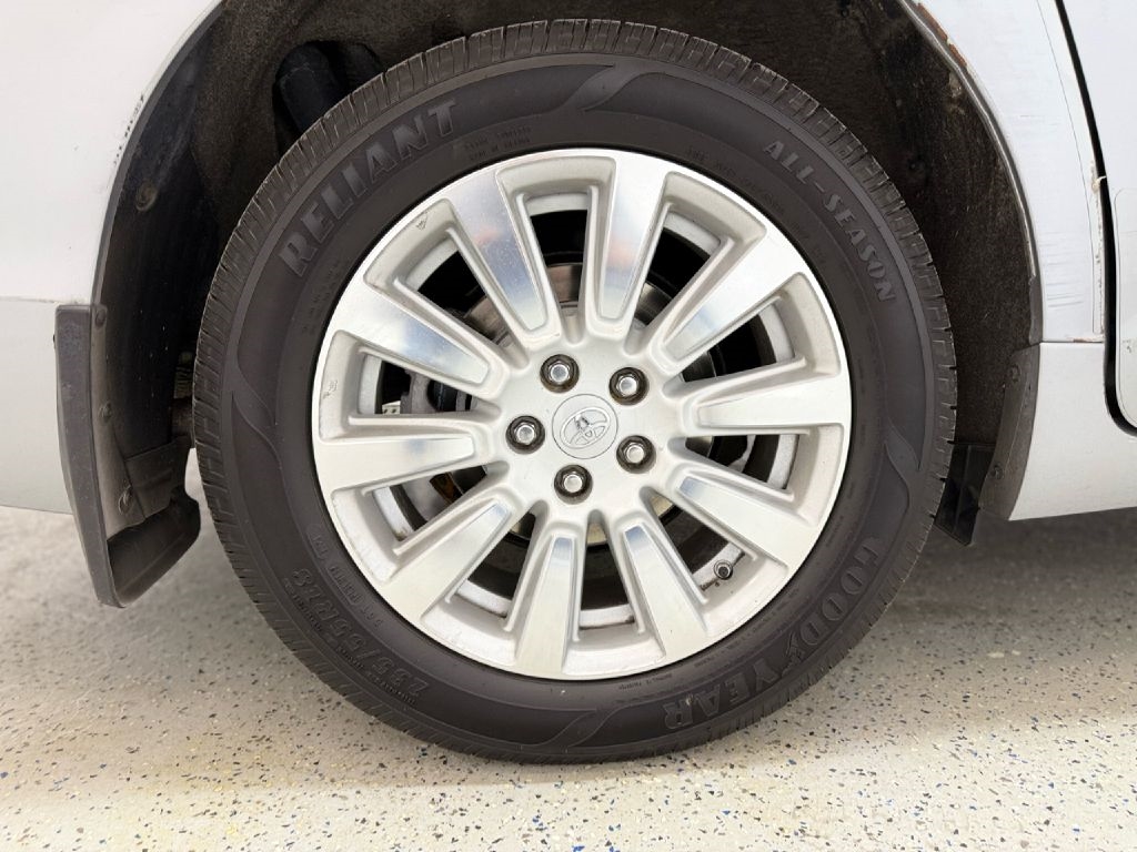 Toyota Sienna LE 7-Passenger AWD 2017