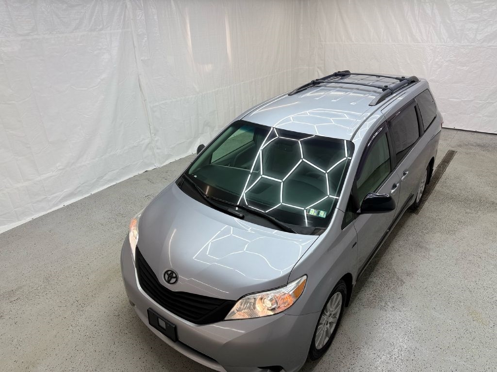 Toyota Sienna LE 7-Passenger AWD 2017