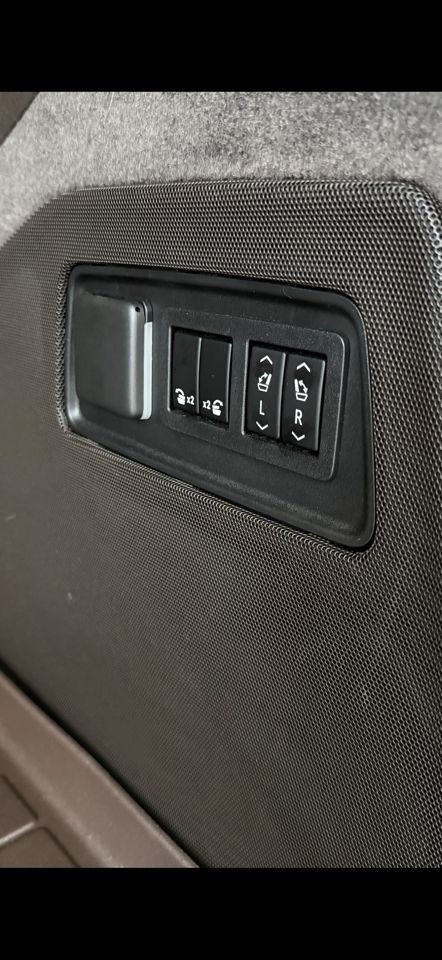 Cadillac Escalade Premium Luxury AWD 2021