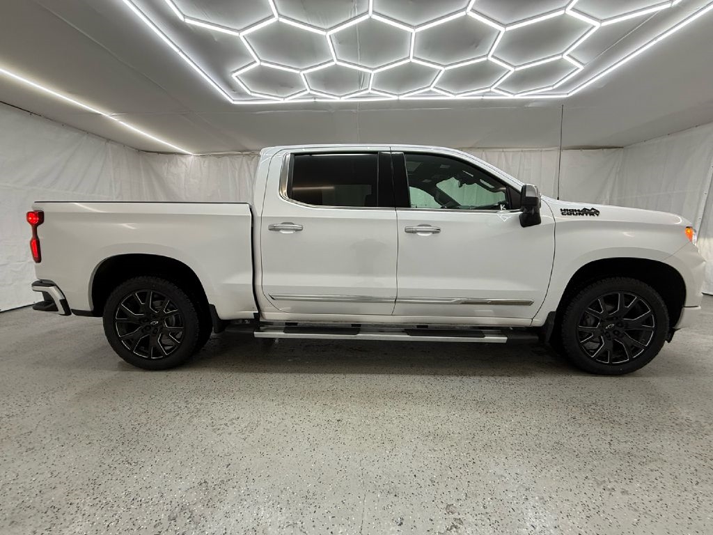 Chevrolet Silverado 1500 High Country Crew Cab 4WD 2022