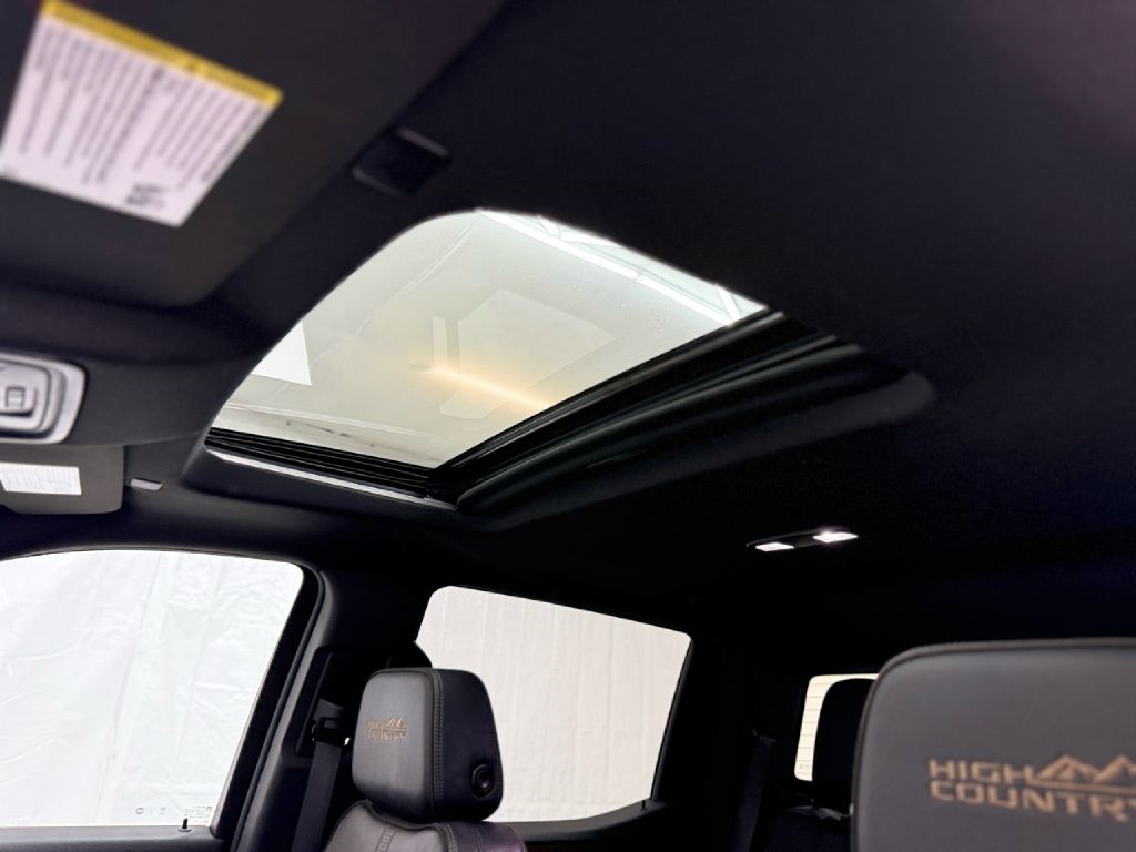 Chevrolet Silverado 1500 High Country Crew Cab 4WD 2022