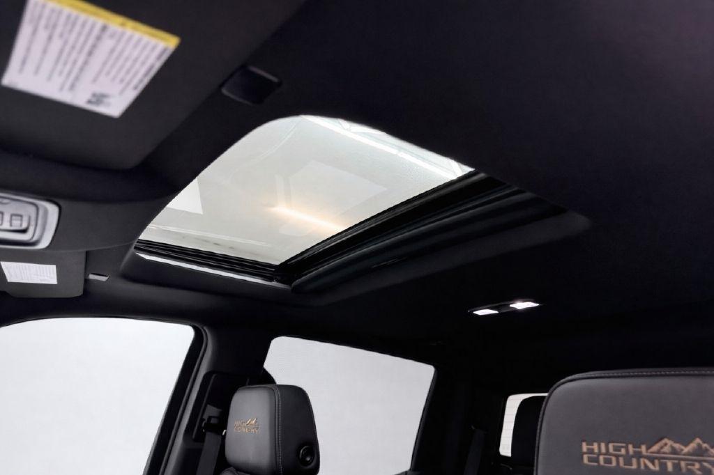 Chevrolet Silverado 1500 High Country Crew Cab 4WD 2022