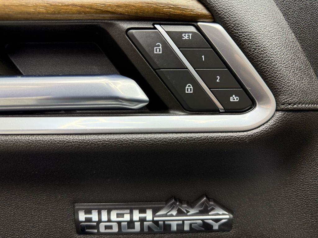 Chevrolet Silverado 1500 High Country Crew Cab 4WD 2022